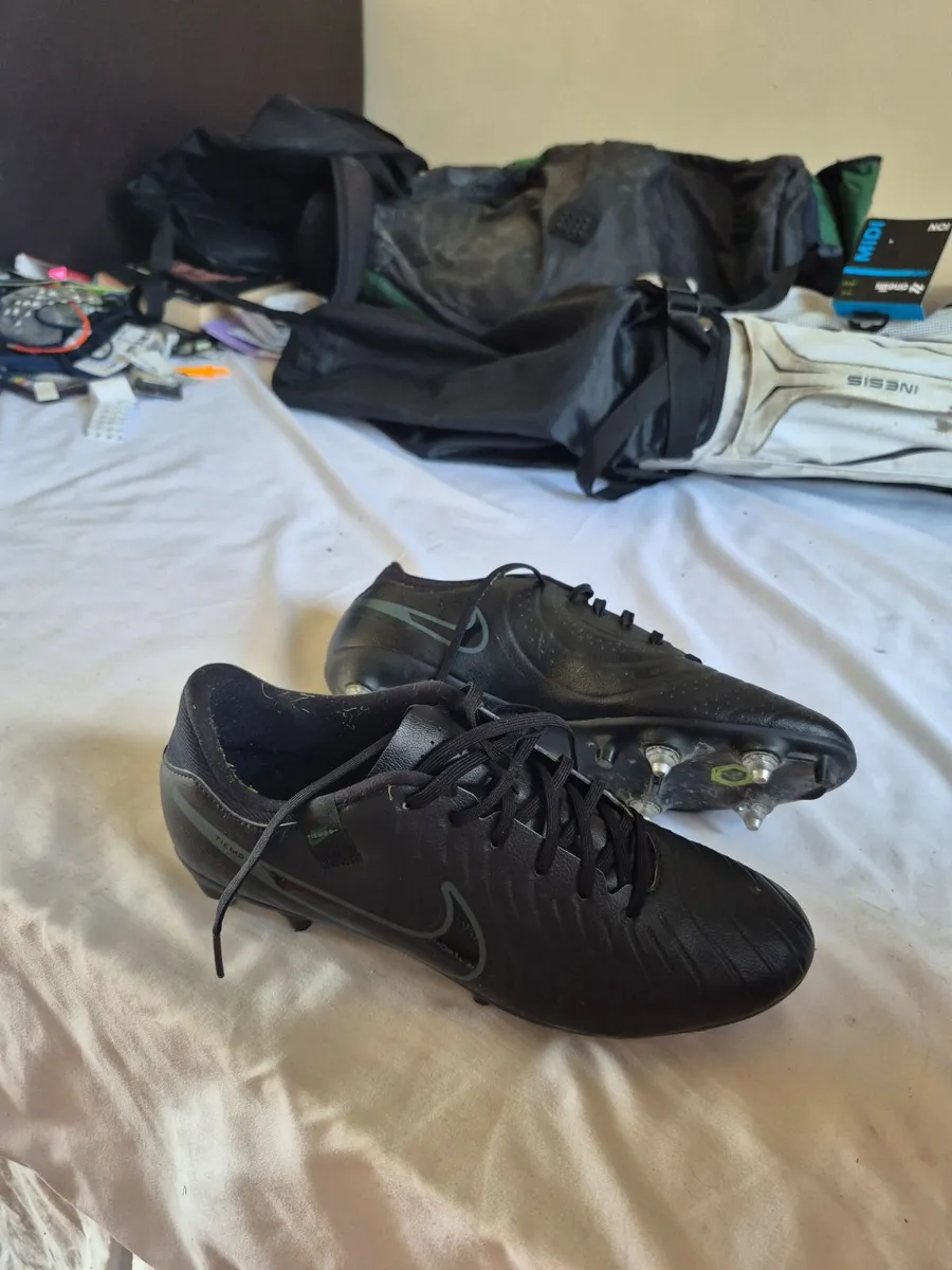 Nike Tempos UK 9.5 - Image 2
