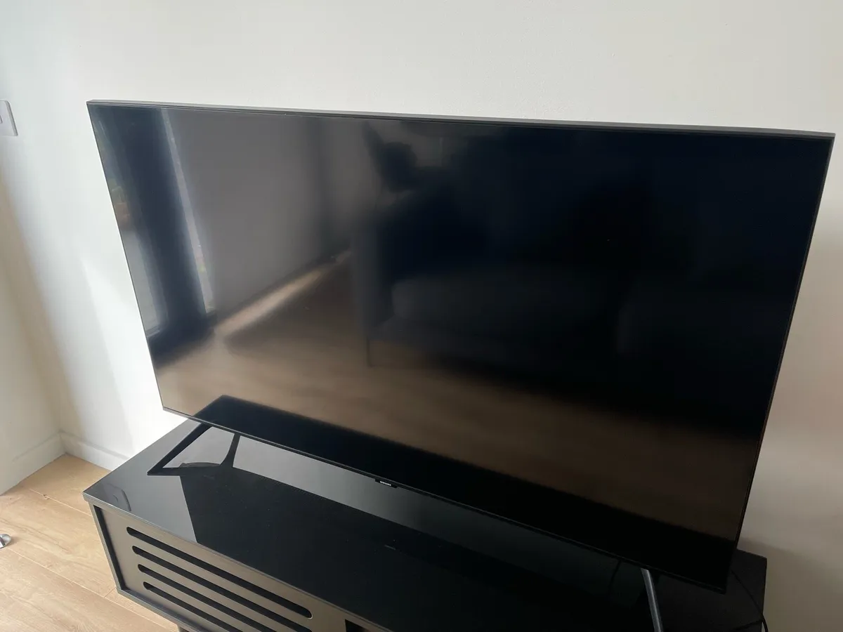 Samsung TV CU7100 50” + Free Wall Mount