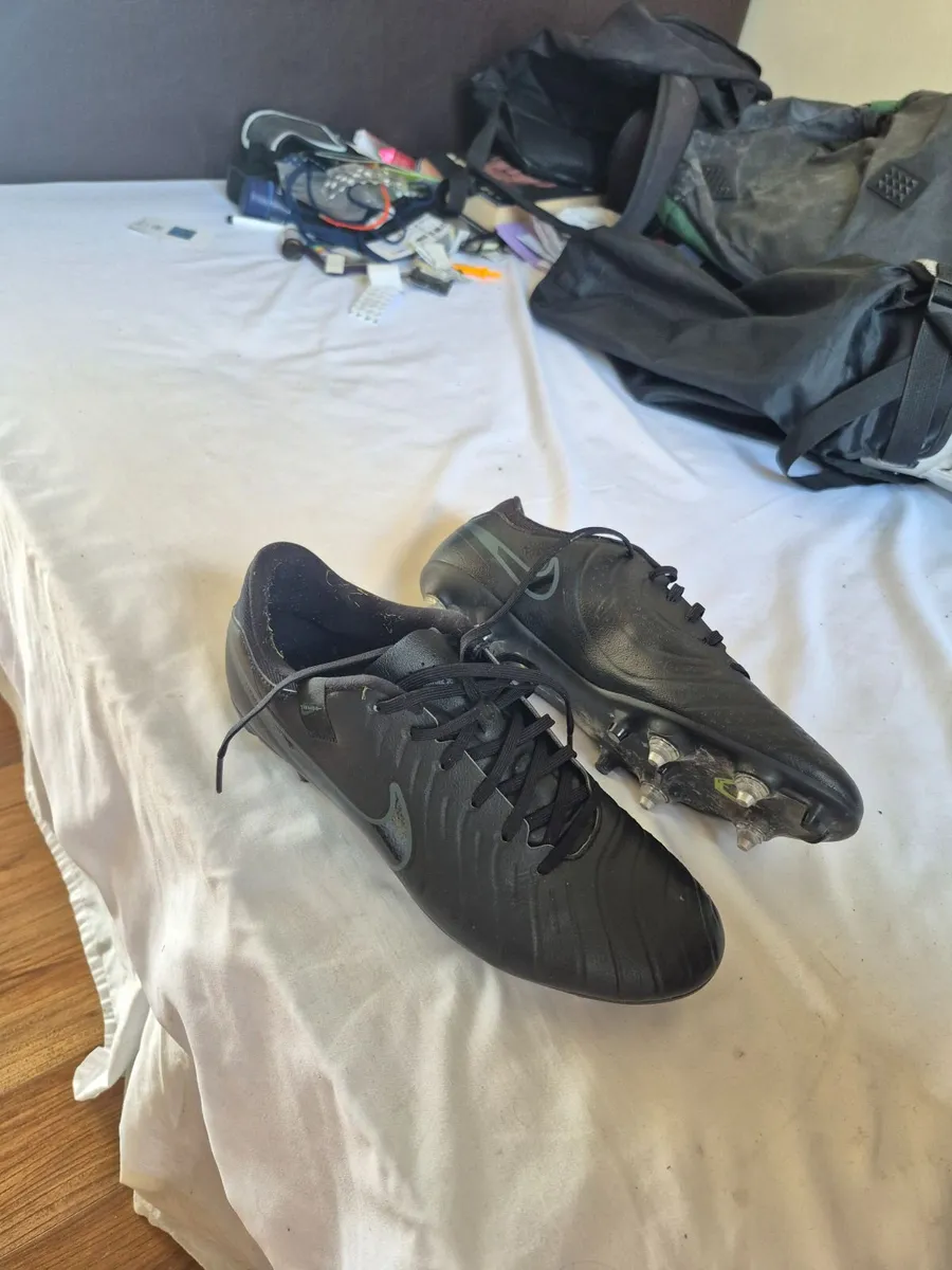 Nike Tempos UK 9.5 - Image 1