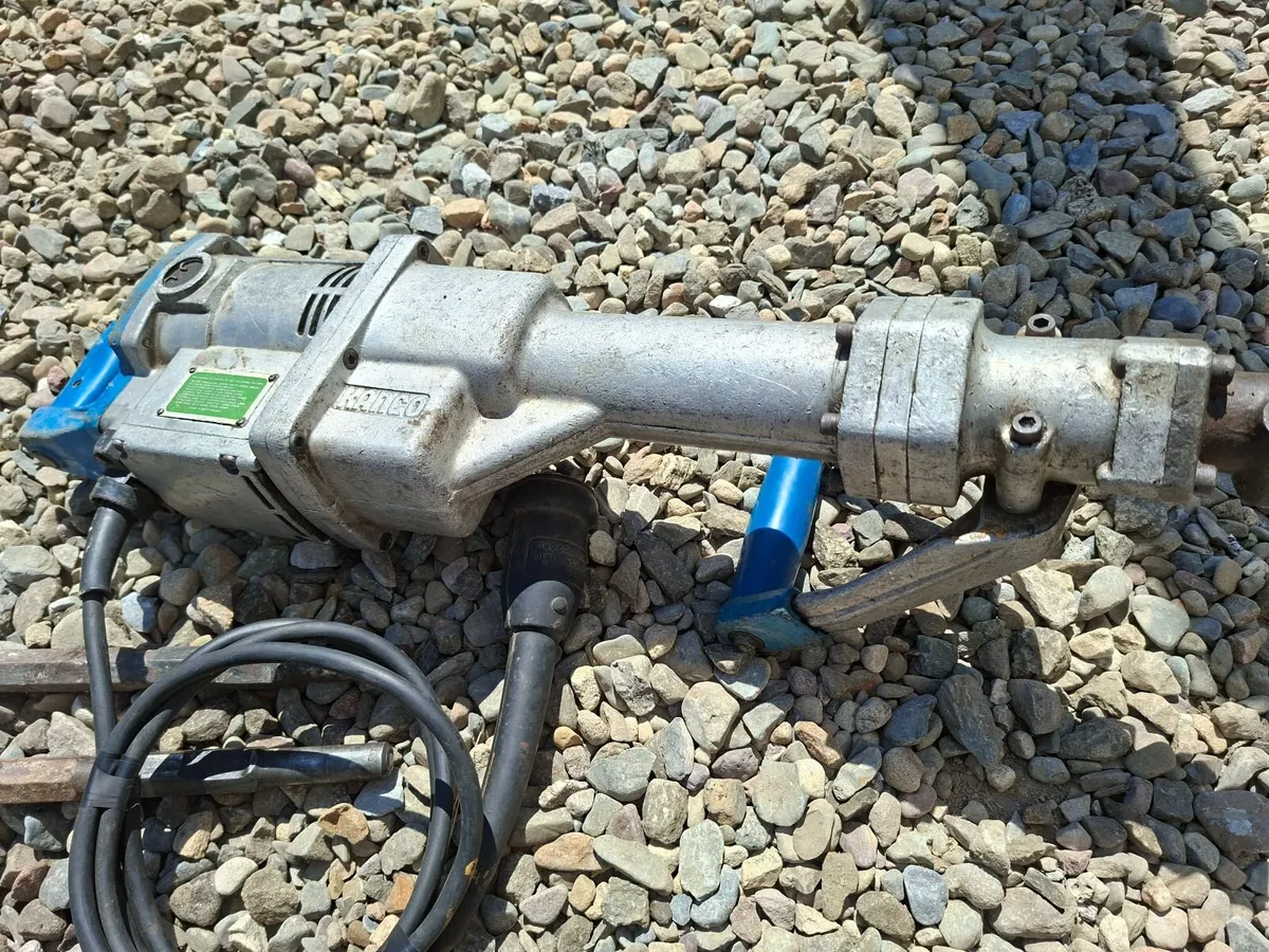 Kango 900 Concrete Breaker 110v - Image 4