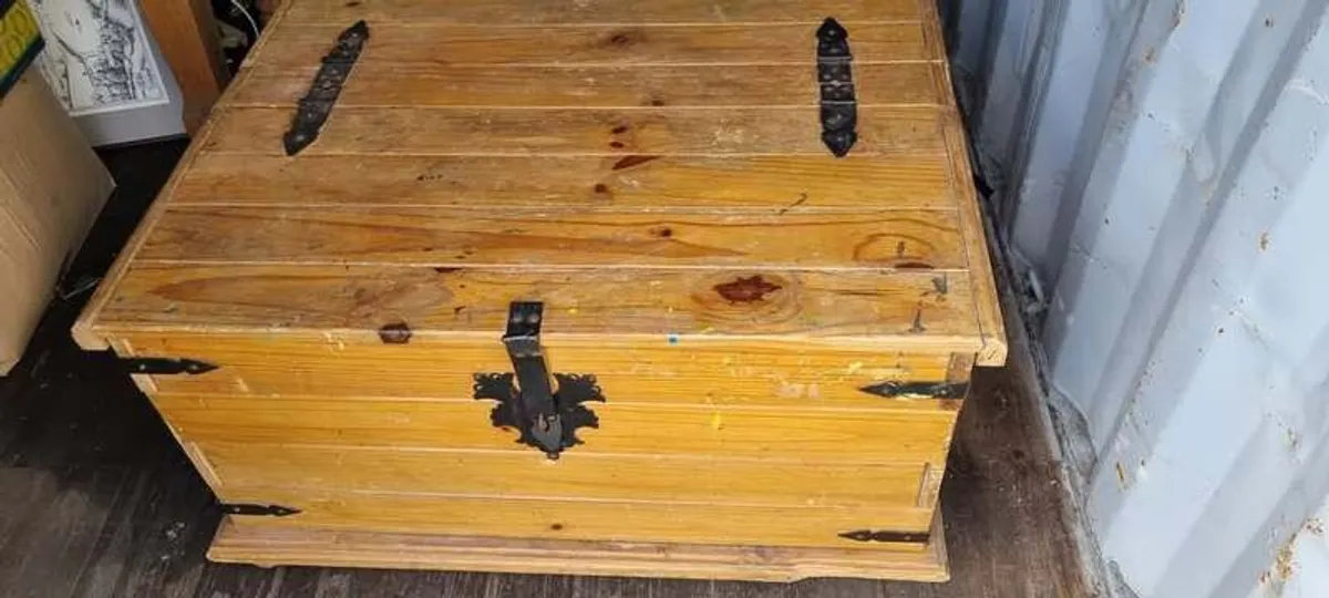 Lockable Coffee Table Chest - Image 2