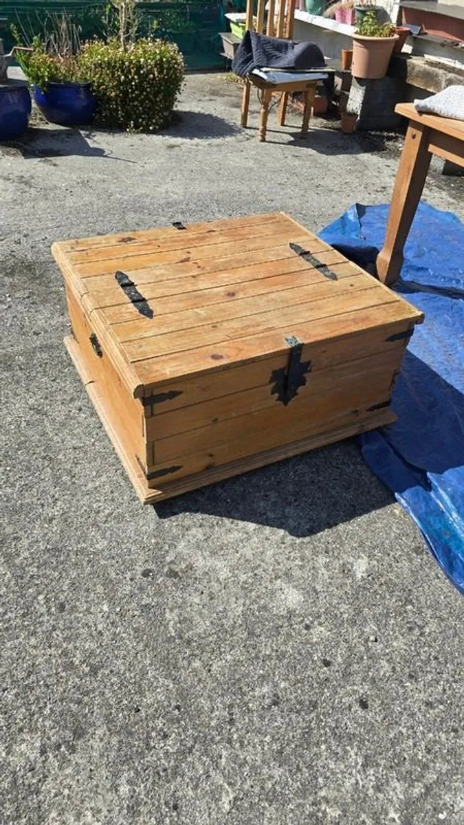 Lockable Coffee Table Chest - Image 3