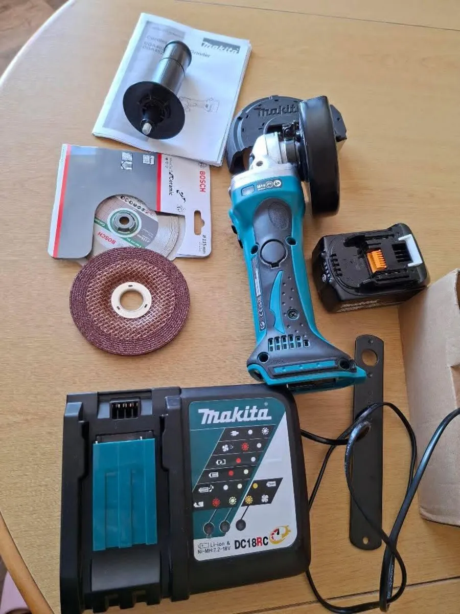Makita DGA452 18V Angle Grinder Kit + HUGE 6.0Ah B - Image 1