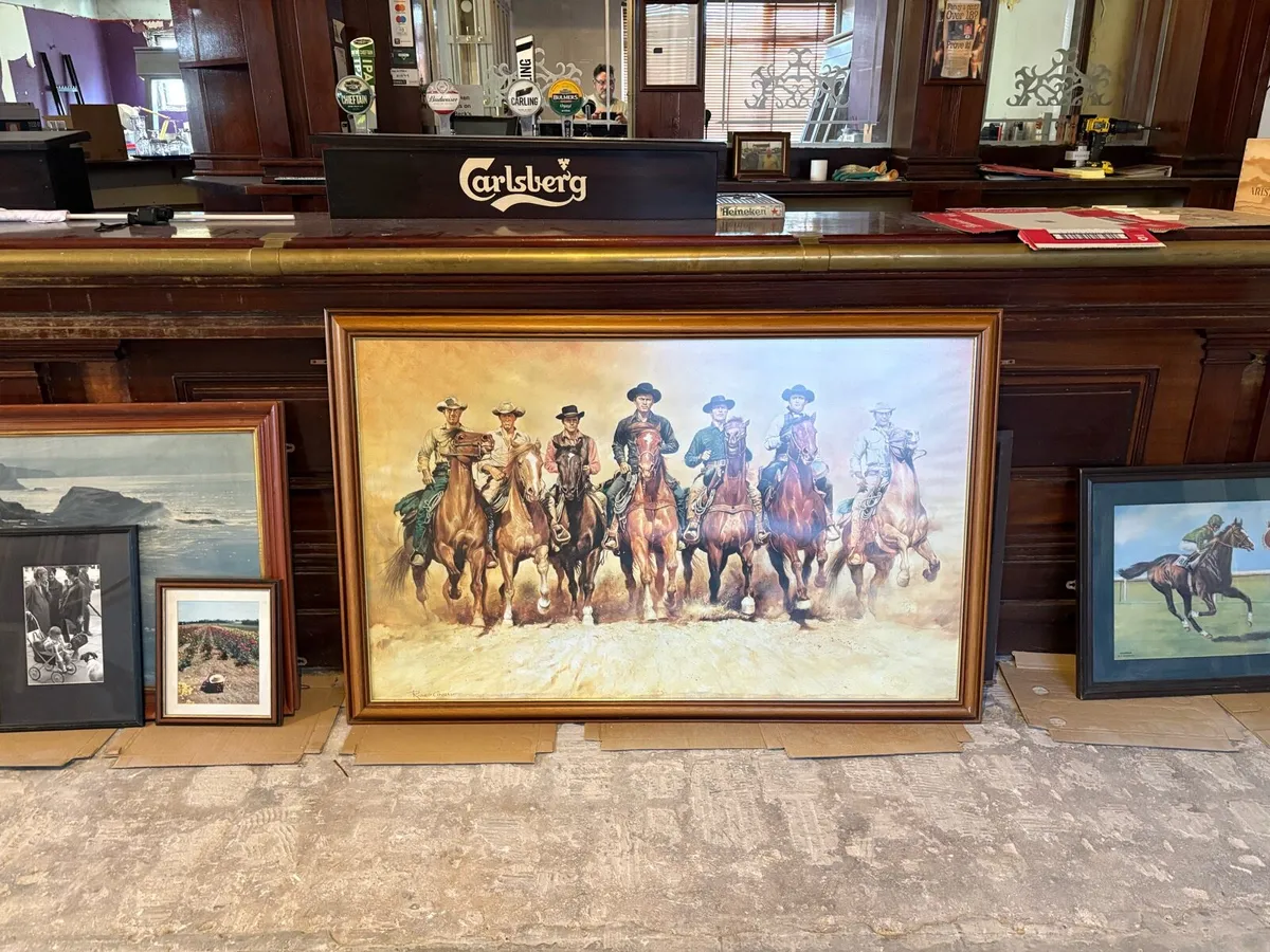 Pub furniture and memorabilia - Image 3
