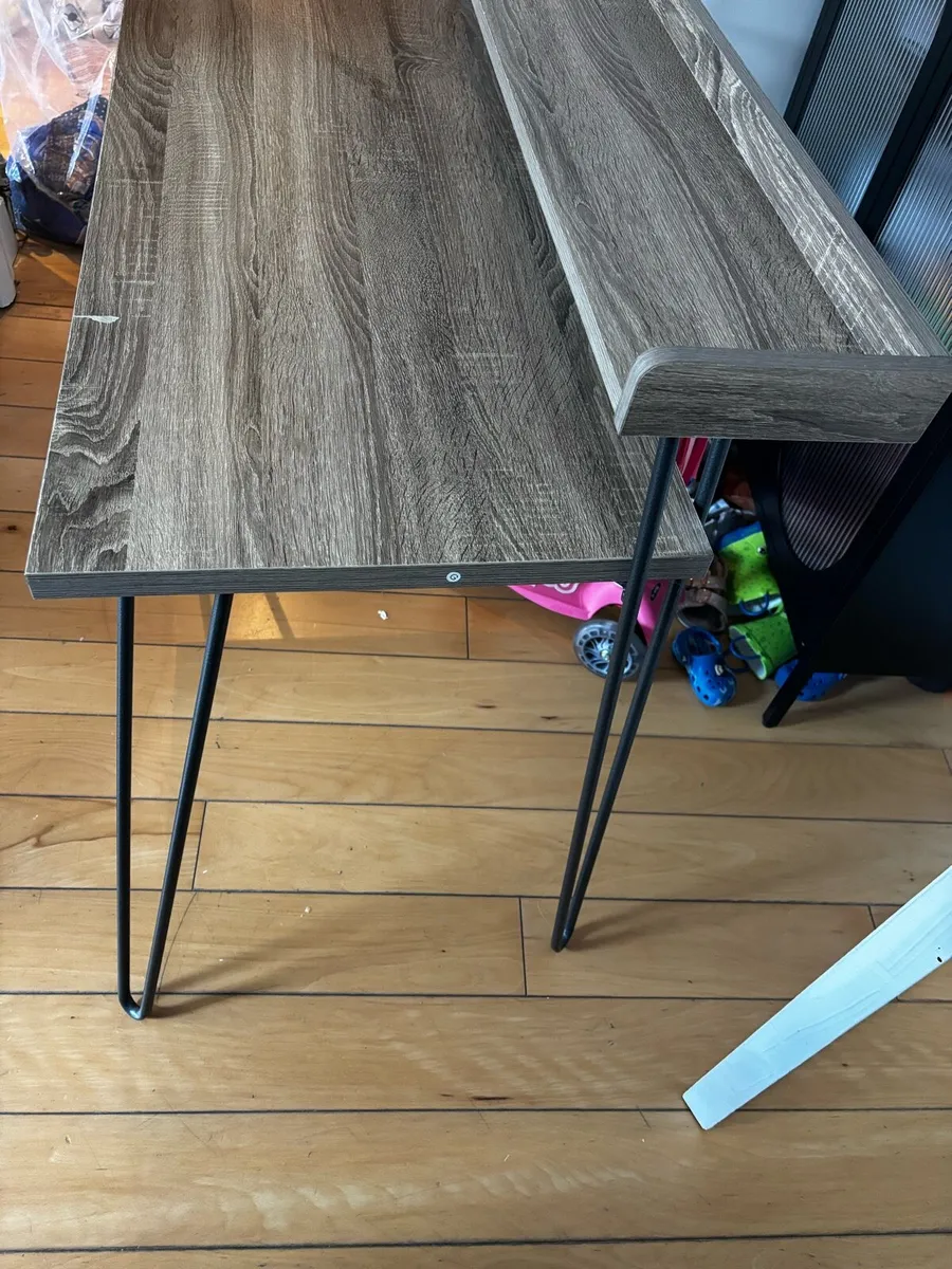 Desk - Image 4