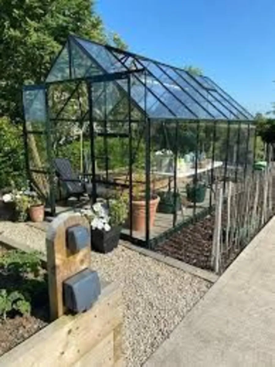 Halls Magnum Greenhouse 8'5" x 14'6" - Image 1
