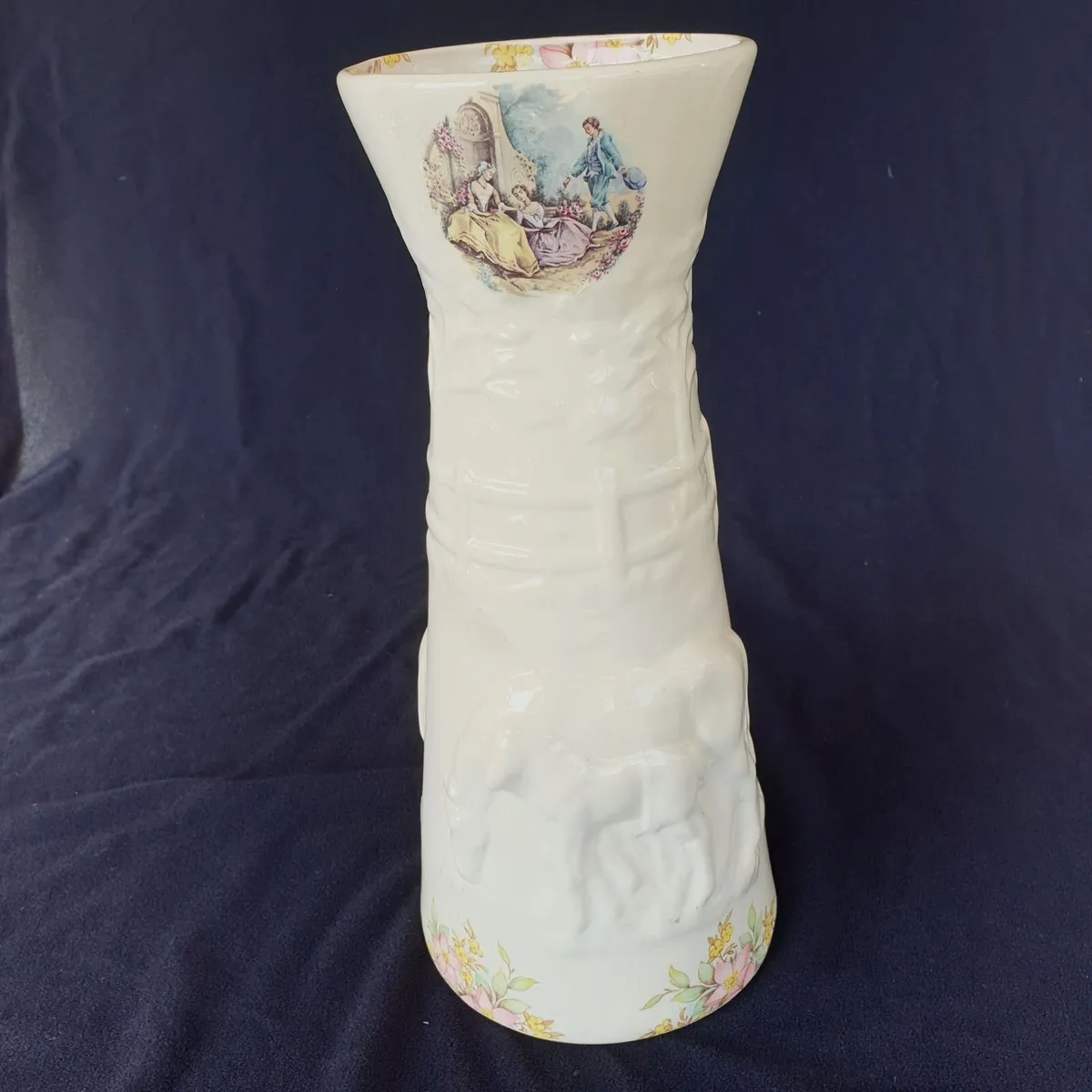 Gorski design vase bone china made in Ireland - Image 2