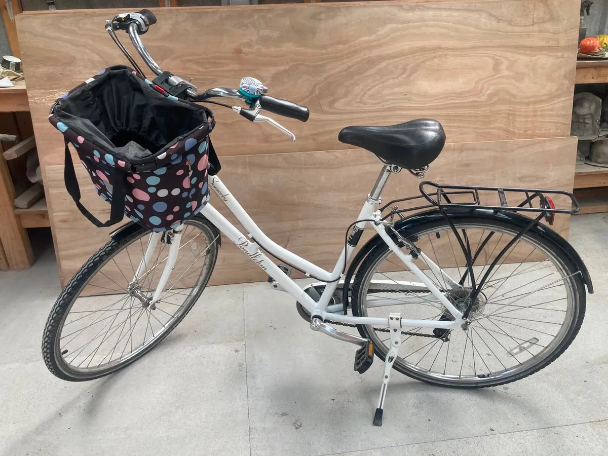 Ladies bicycle - Image 1