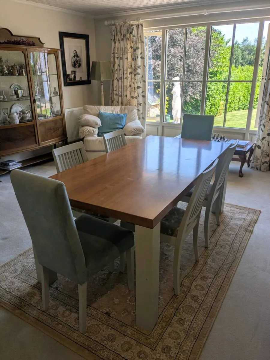 Table and chairs - Image 1