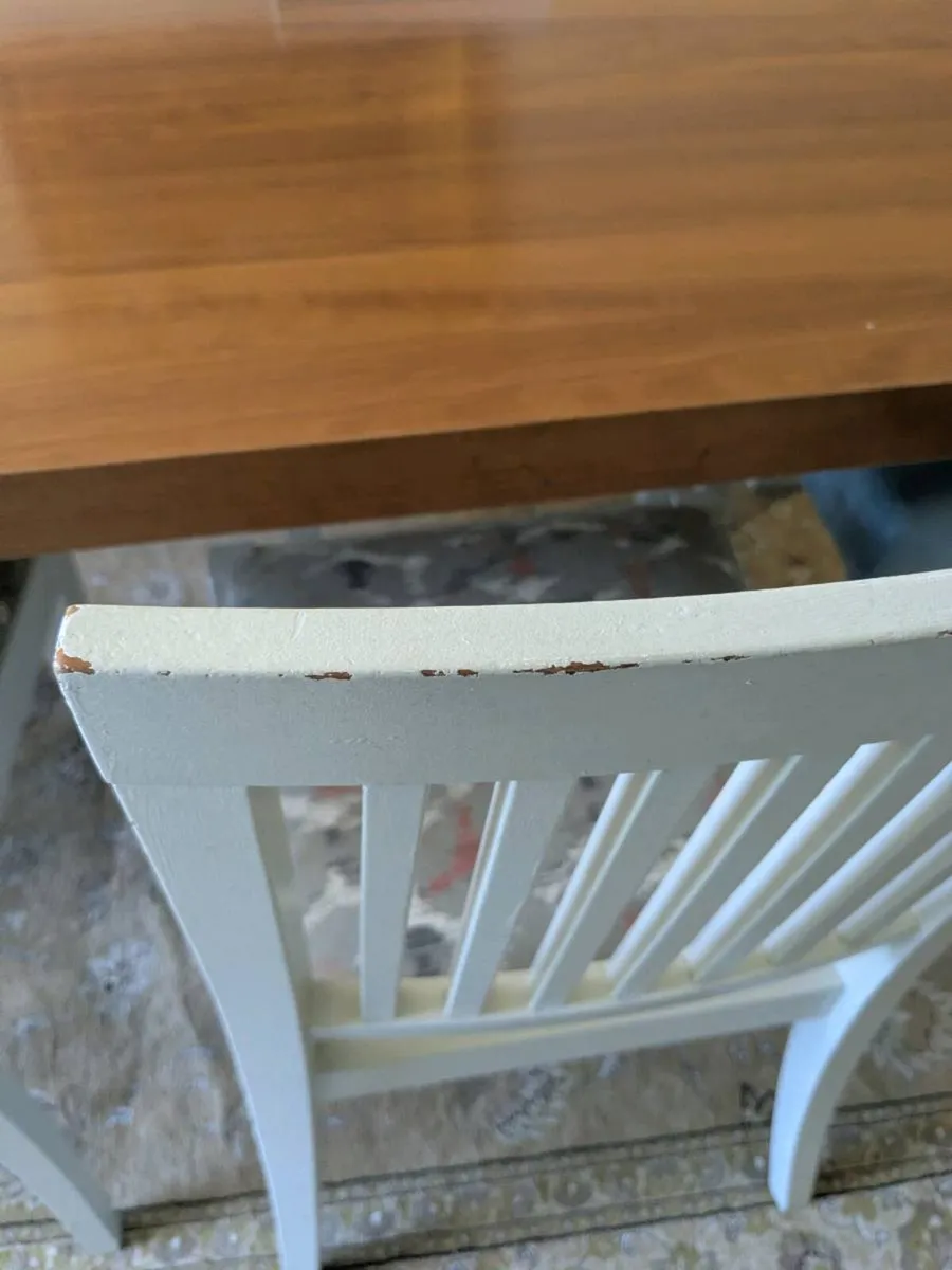 Table and chairs - Image 4