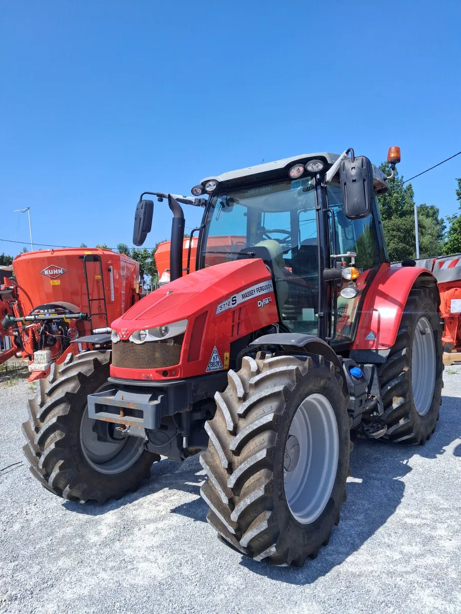 Massey Ferguson 5712 - Image 2