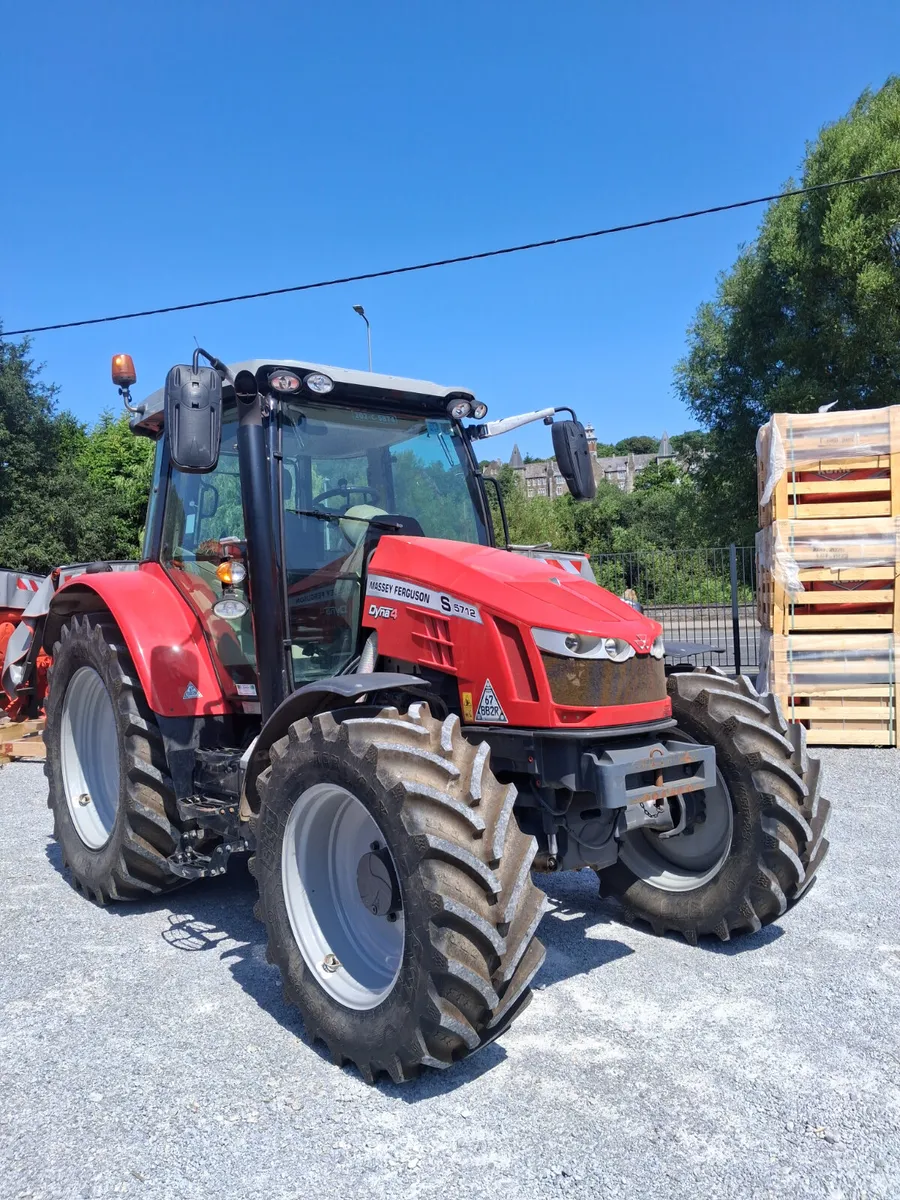 Massey Ferguson 5712 - Image 1