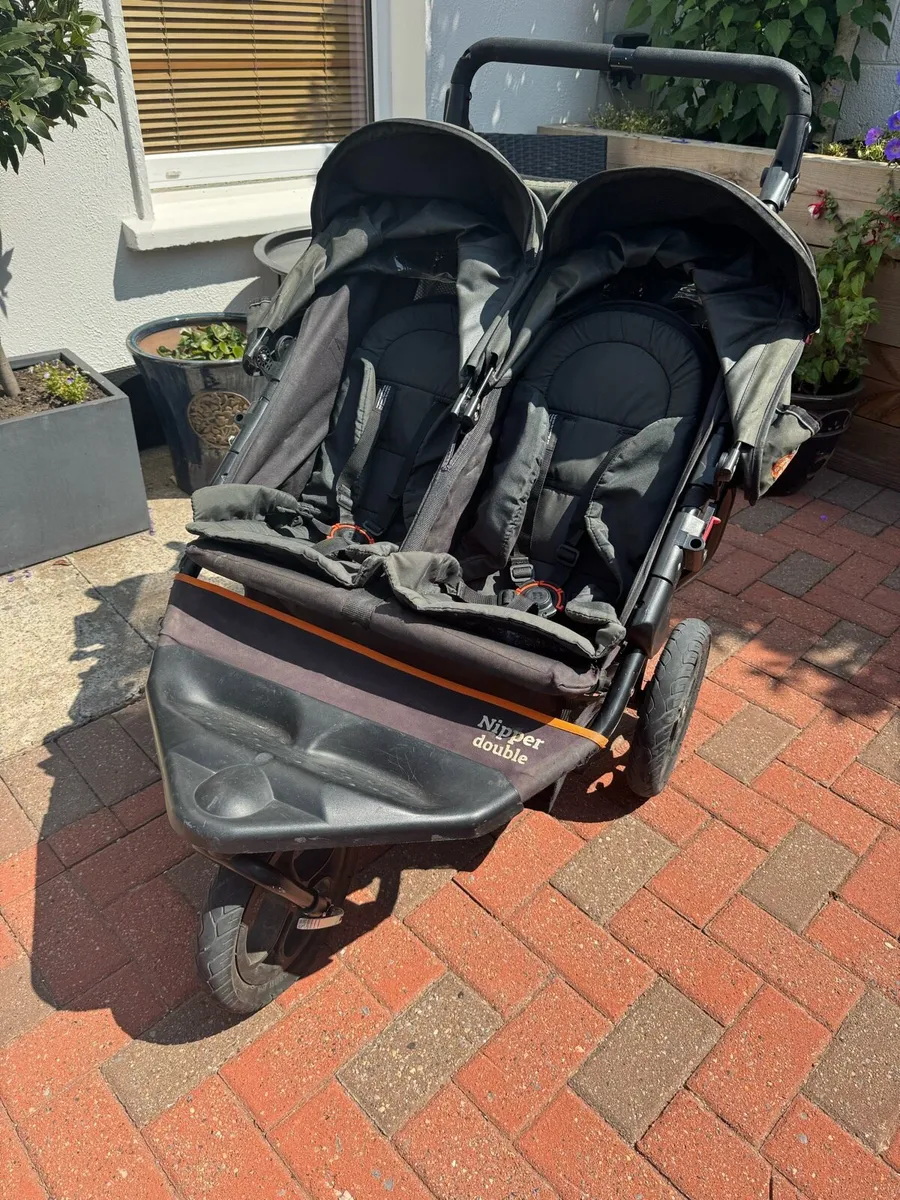 Out n About V5 double buggy - Image 1