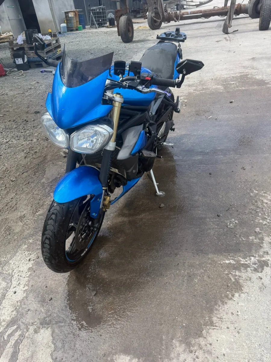 Triumph 675 - Image 4