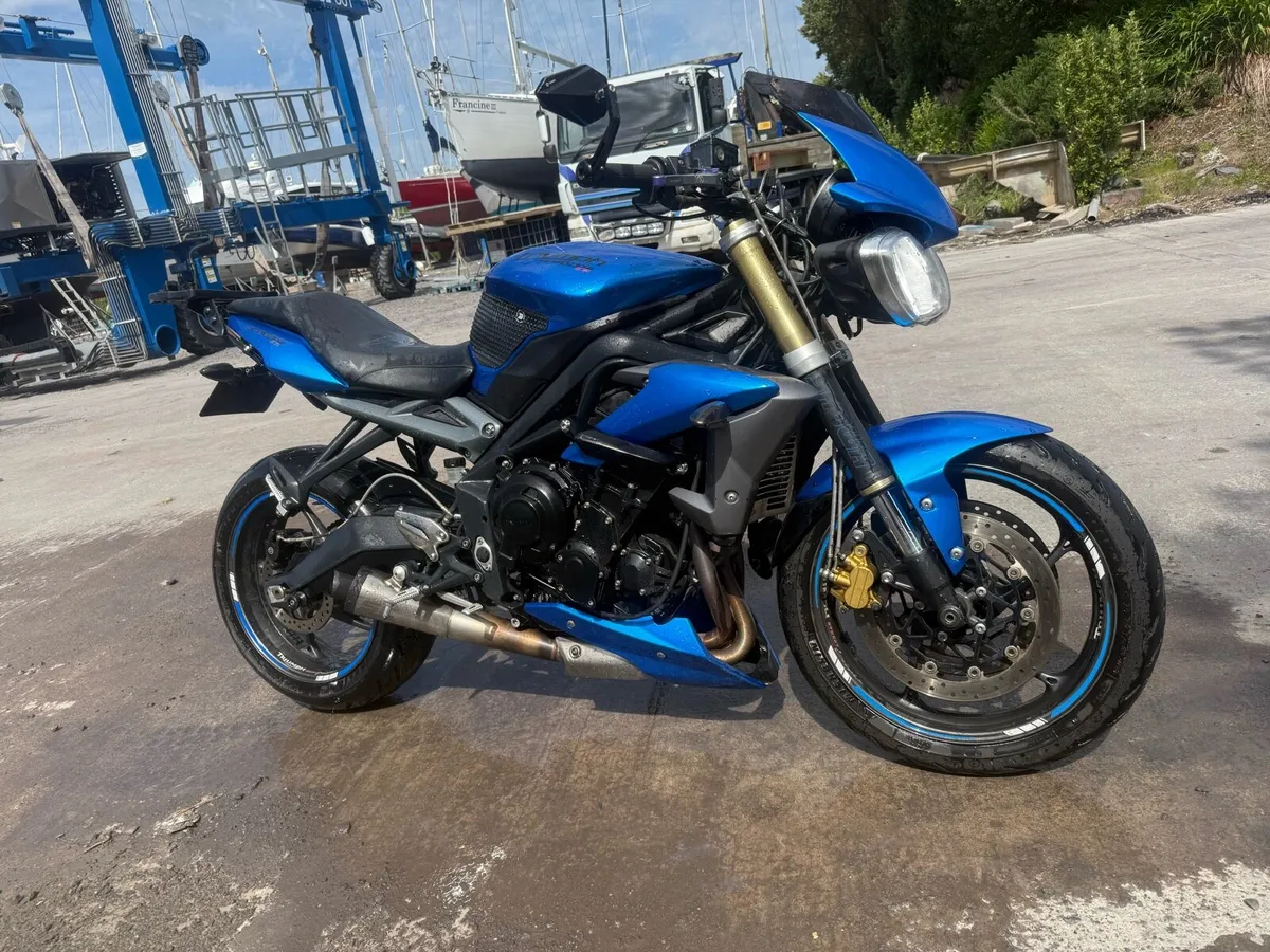 Triumph 675 - Image 2