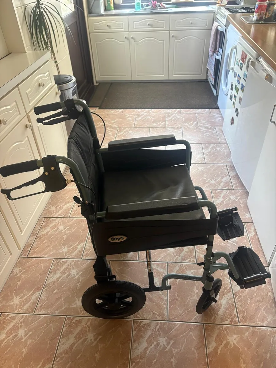 Days Escape lightweight wheelchair - Image 2