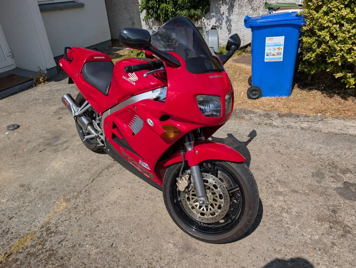 1996 Honda VFR750 - Image 4