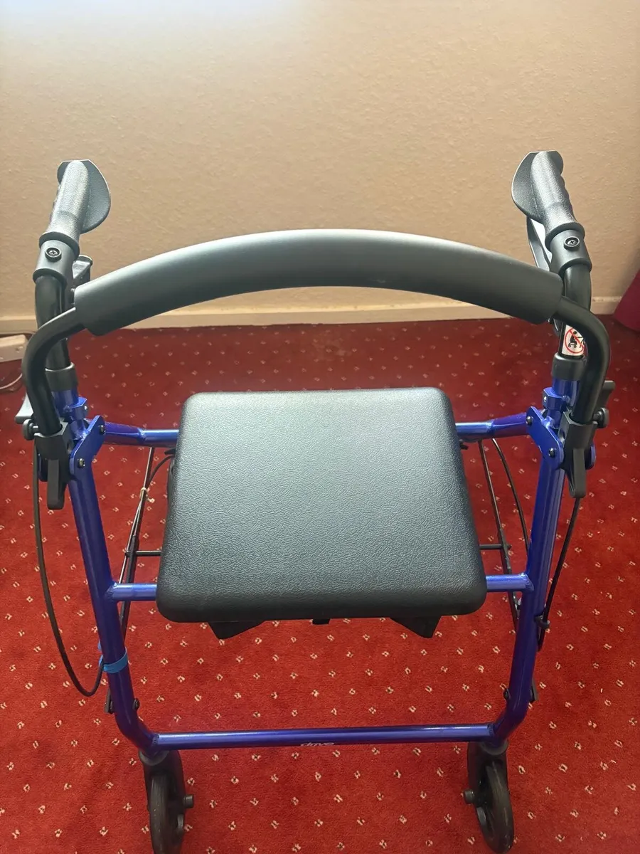 Drive R8 Blue Aluminium Rollator - Image 1