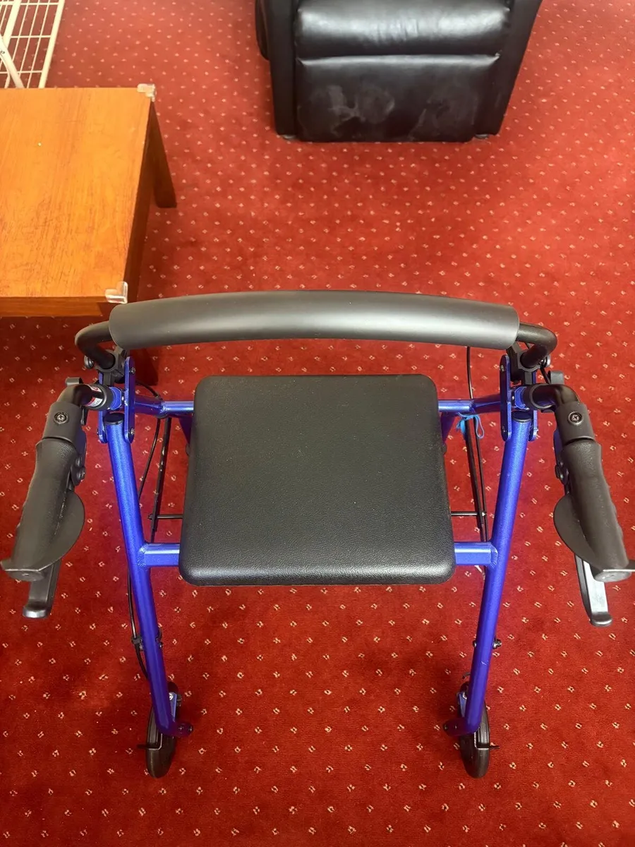 Drive R8 Blue Aluminium Rollator - Image 2
