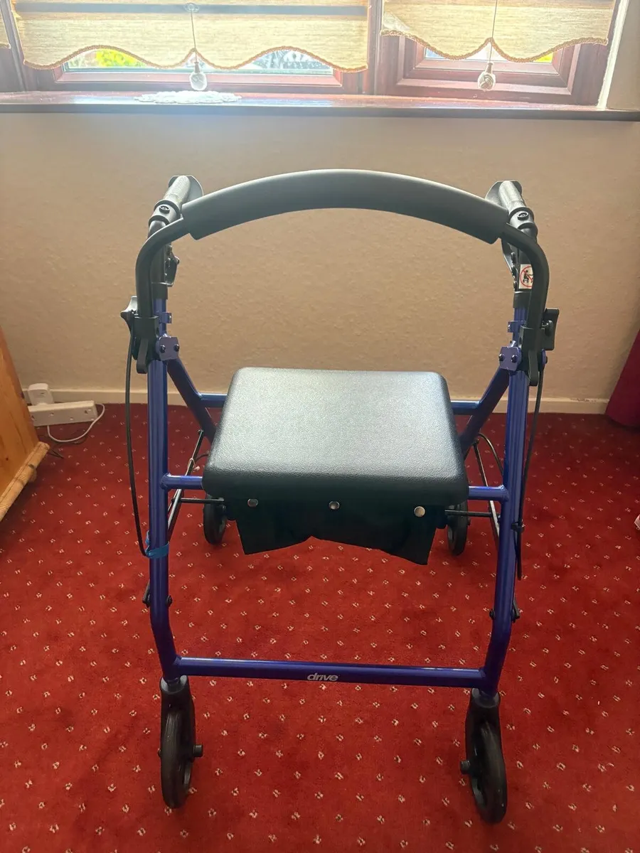 Drive R8 Blue Aluminium Rollator - Image 3