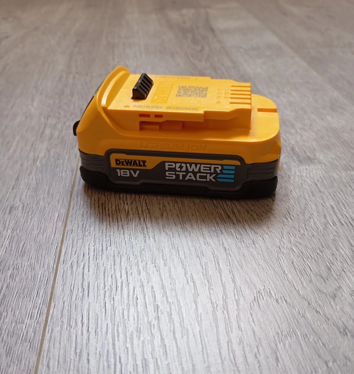 DeWalt 5ah Battery & Charger (New) - Image 3