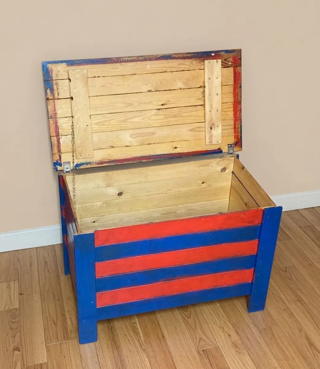 Large Wooden Storage Box / Blanket Chest - Image 3