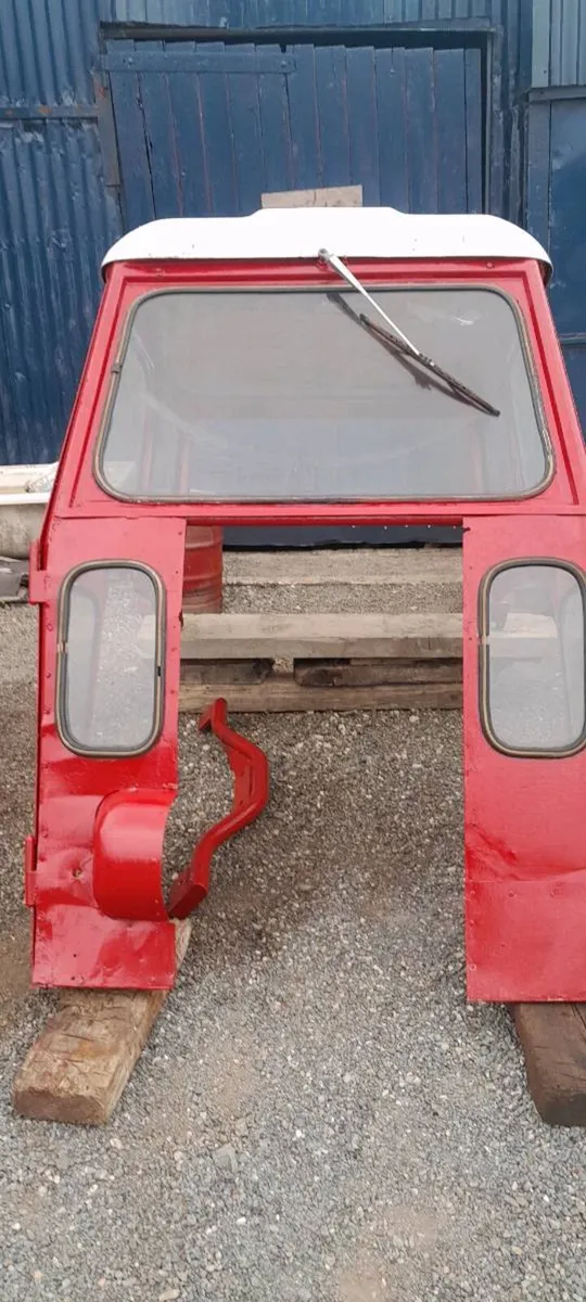 CAB FOR MASSEY FERGUSON 135 - Image 2