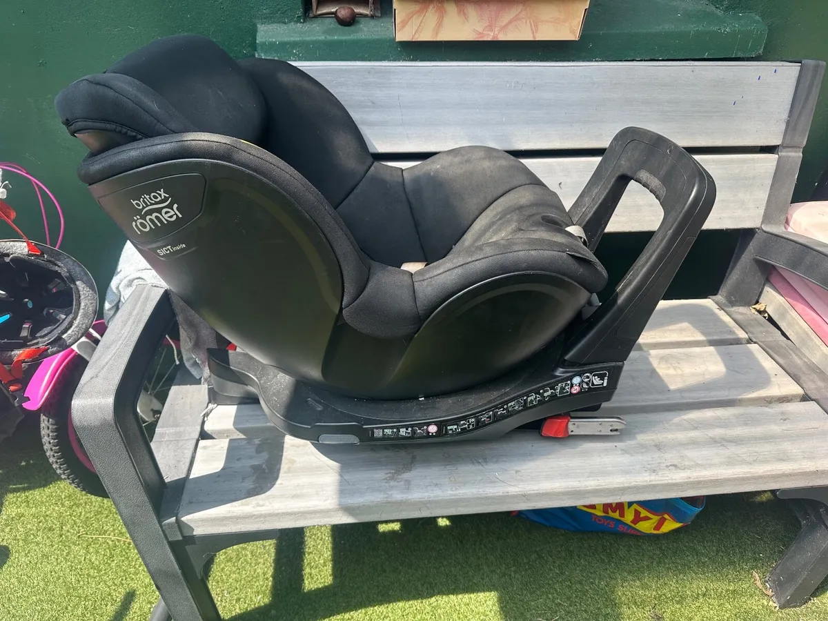 Britax Römer SWINGFIX M i-SIZE Rotating ISOFIX Car - Image 2
