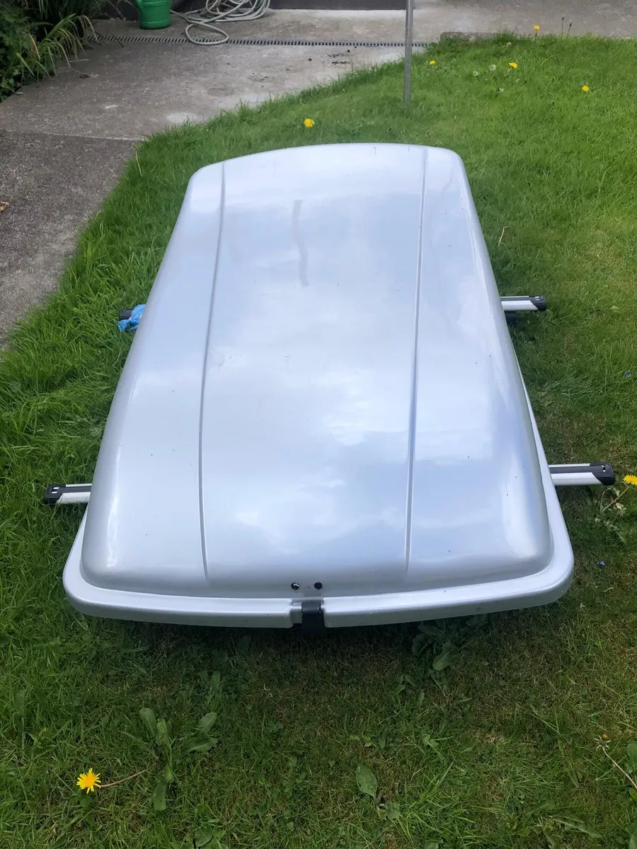 Hyundai Tucson roof bars and large roofbox - Image 2