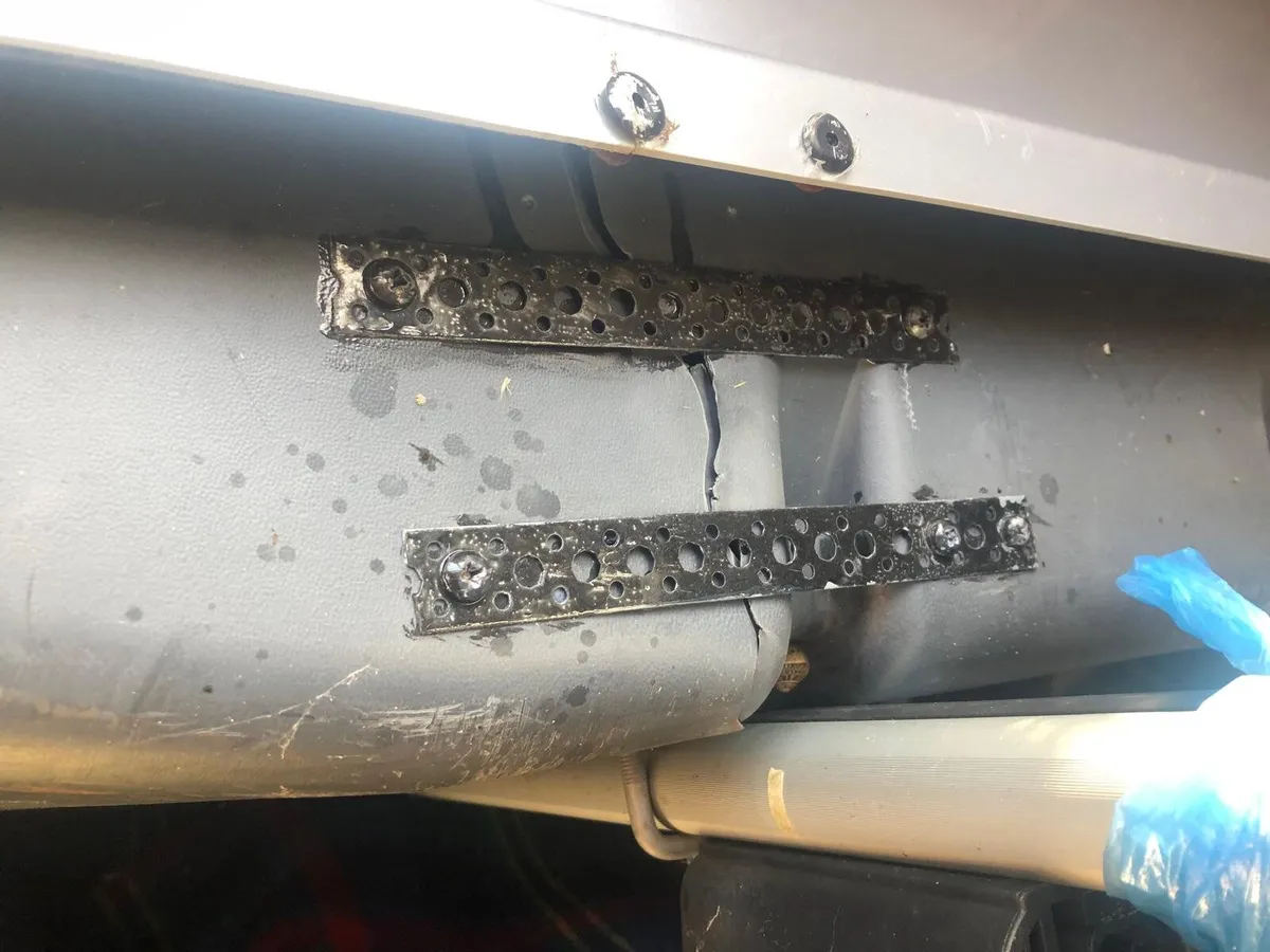 Hyundai Tucson roof bars and large roofbox - Image 3