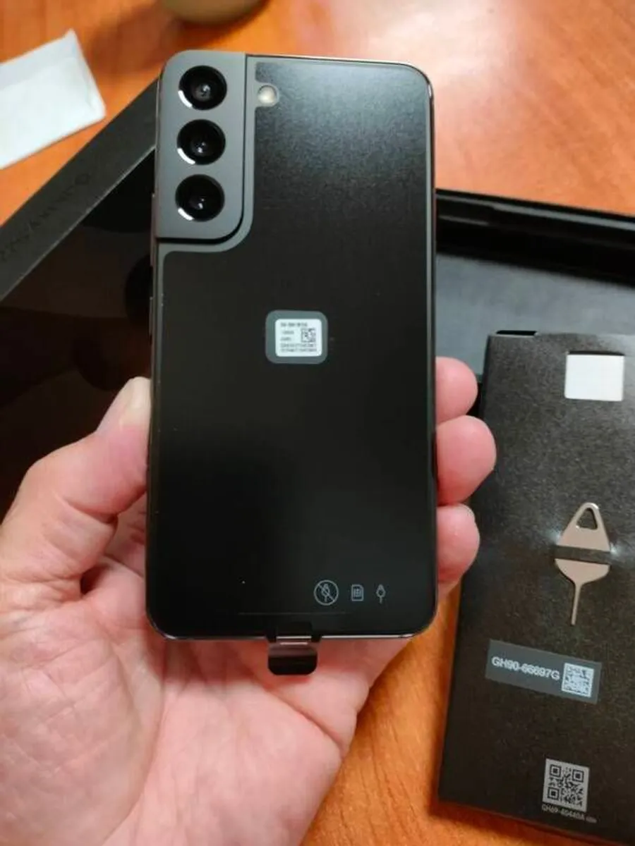 New unused Samsung S22 mobile phone - Image 3