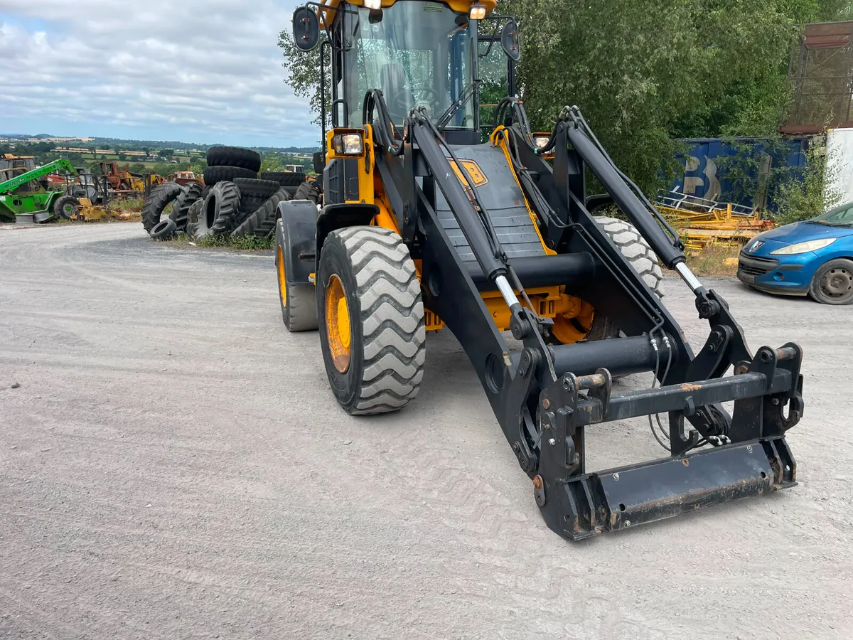 JCB 411 Loading Shovel - Image 2