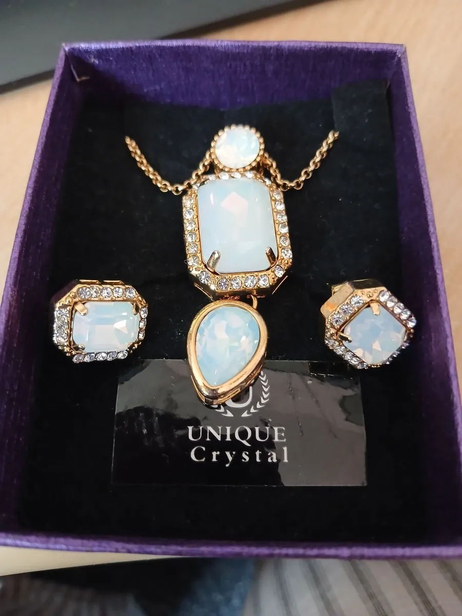 Jewellery - Image 1