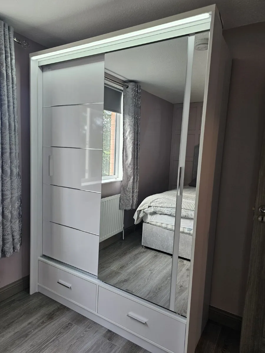 Wardrobe SYCYLIA 153cm LED White *FREE DELIVERY - Image 1
