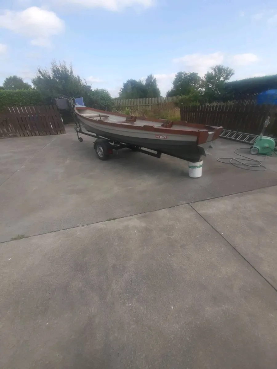 DC lake boat - Image 1