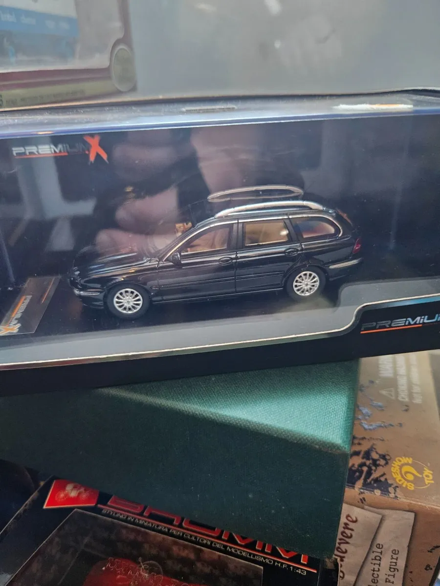 Corgi PremiumX Jaguar Estate - Image 2