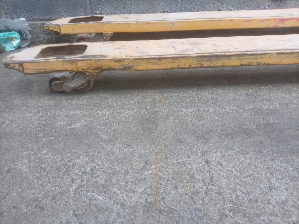 Pallet truck - Image 2