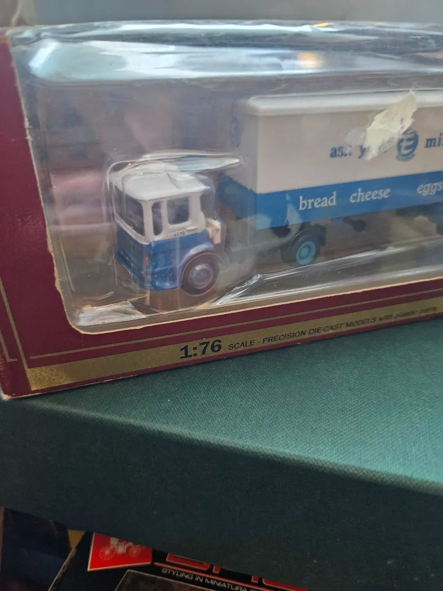 Corgi EFE Milk Truck - Image 2