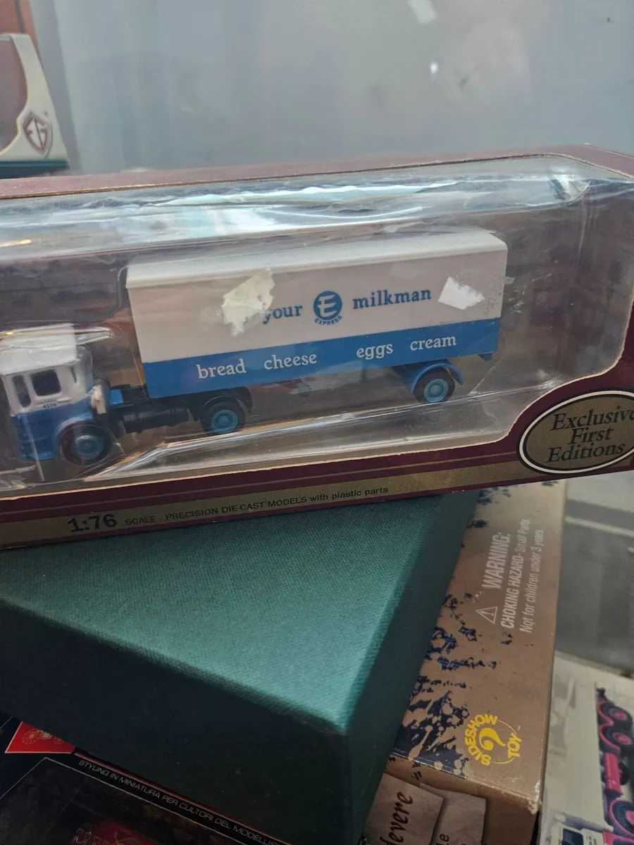 Corgi EFE Milk Truck - Image 3
