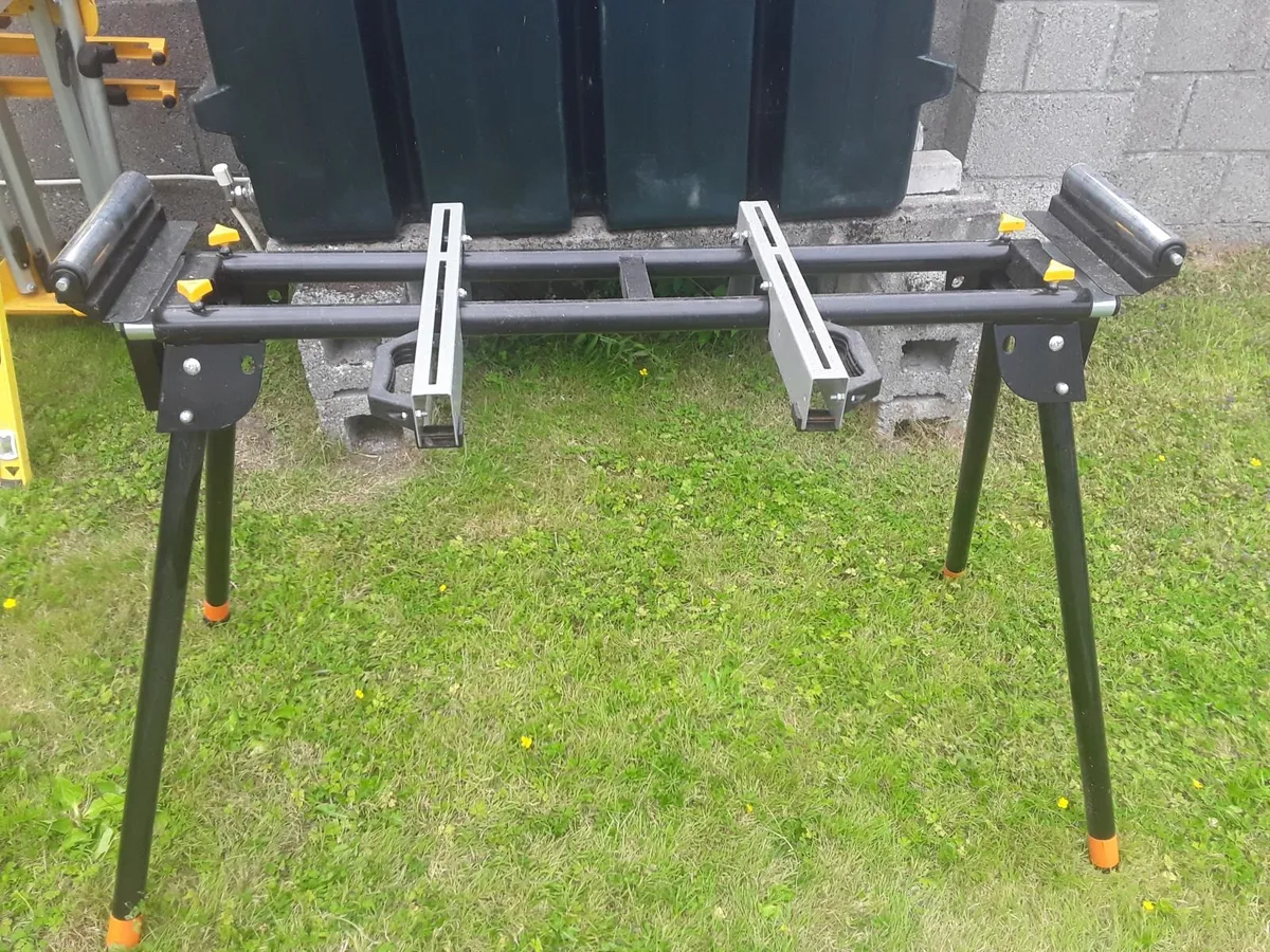 Universal mitre saw stand