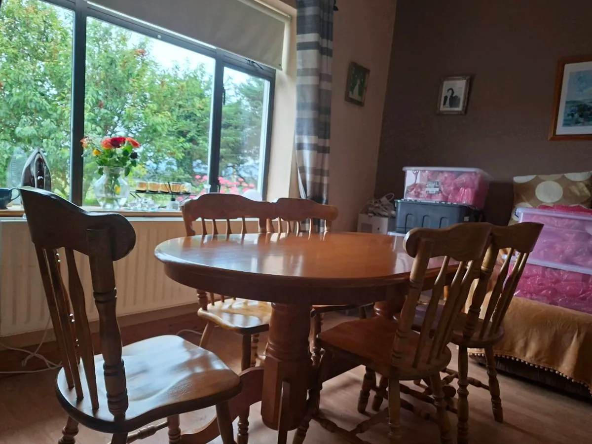 Dining room table and 6 chairs - Image 2