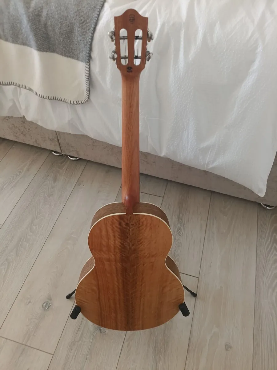 Flight Baritone Ukulele - Image 2