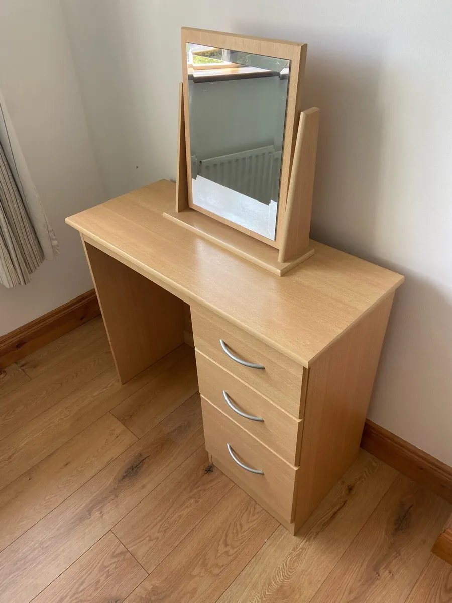 Vanity table/mirror