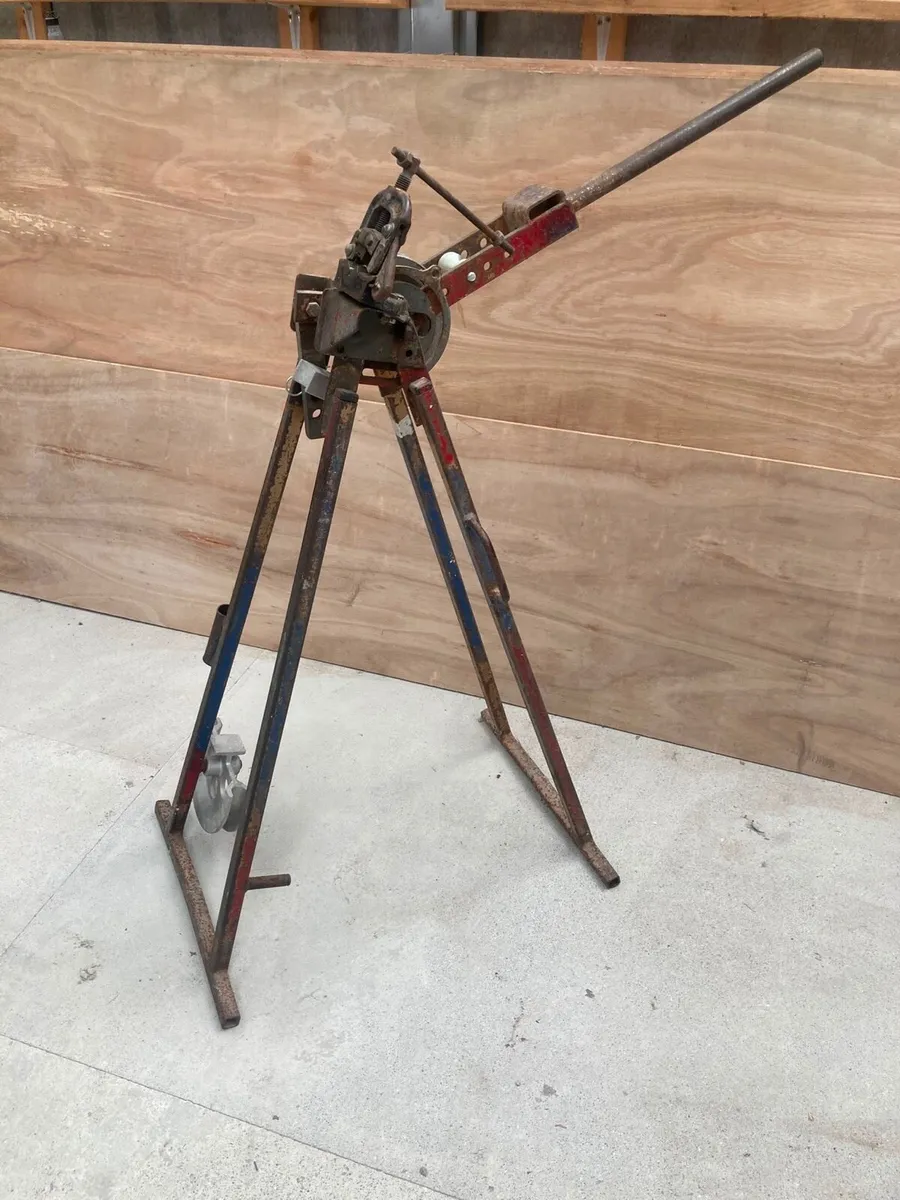 Conduit pipe bending machine - Image 1