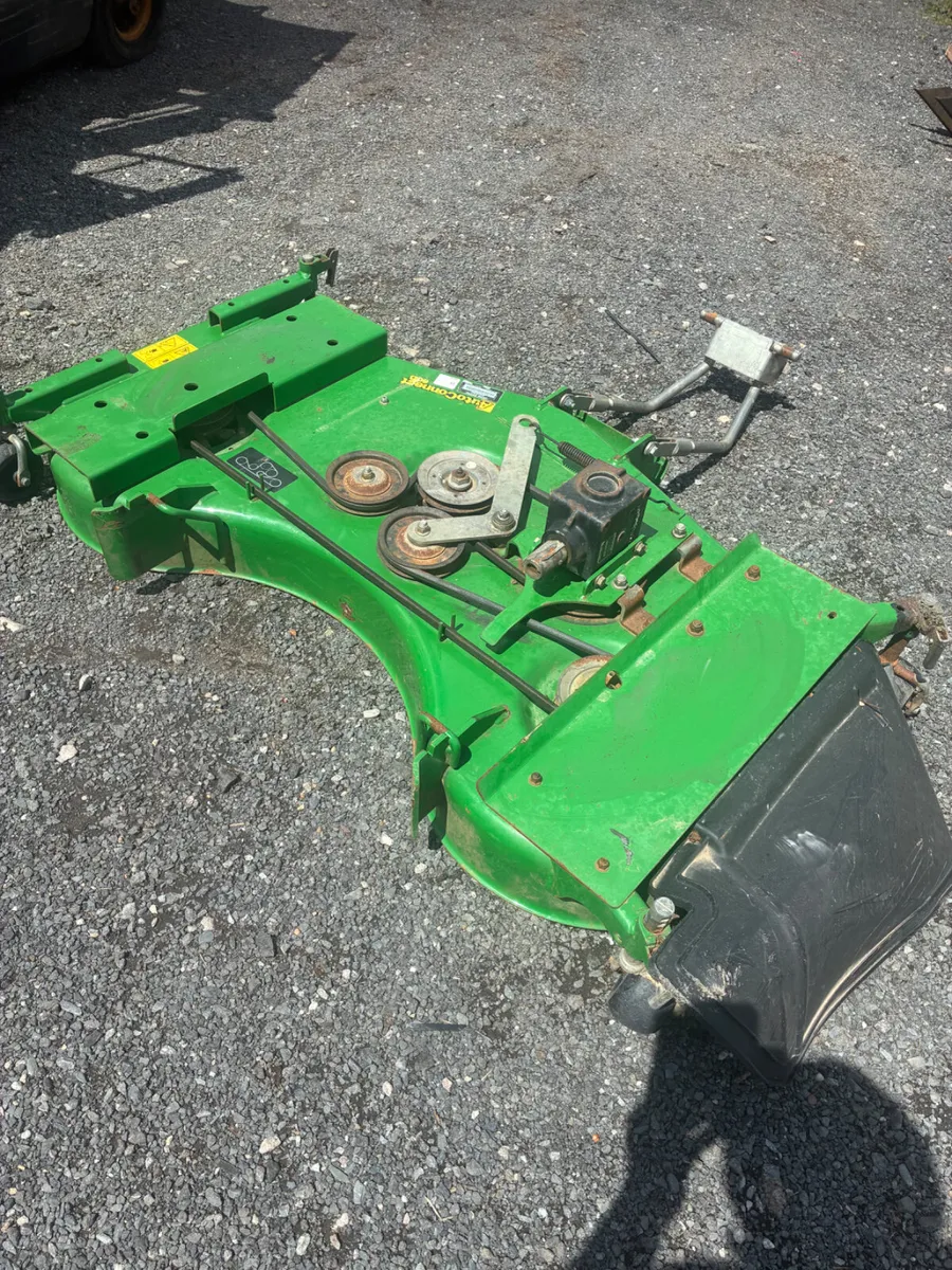 John Deere mower deck - Image 1