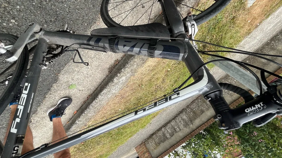 Giant Defy 16gear racing bike - Image 2