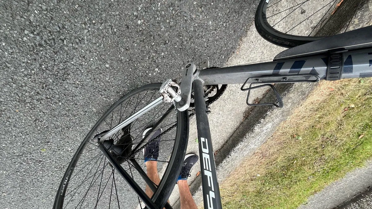 Giant Defy 16gear racing bike - Image 3
