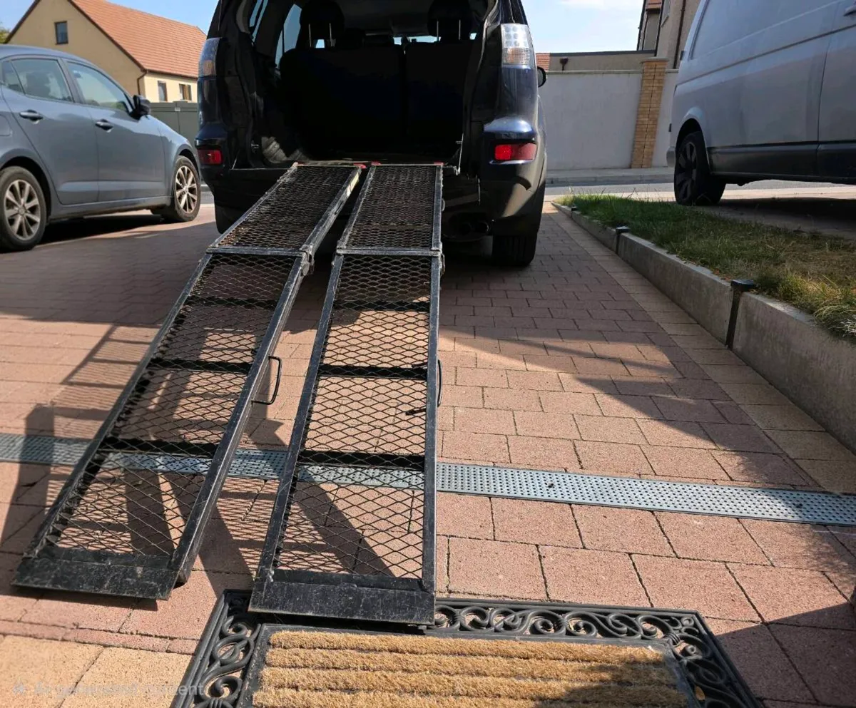 XPOtool Foldable Access Ramp of Steel for Loading - Image 1