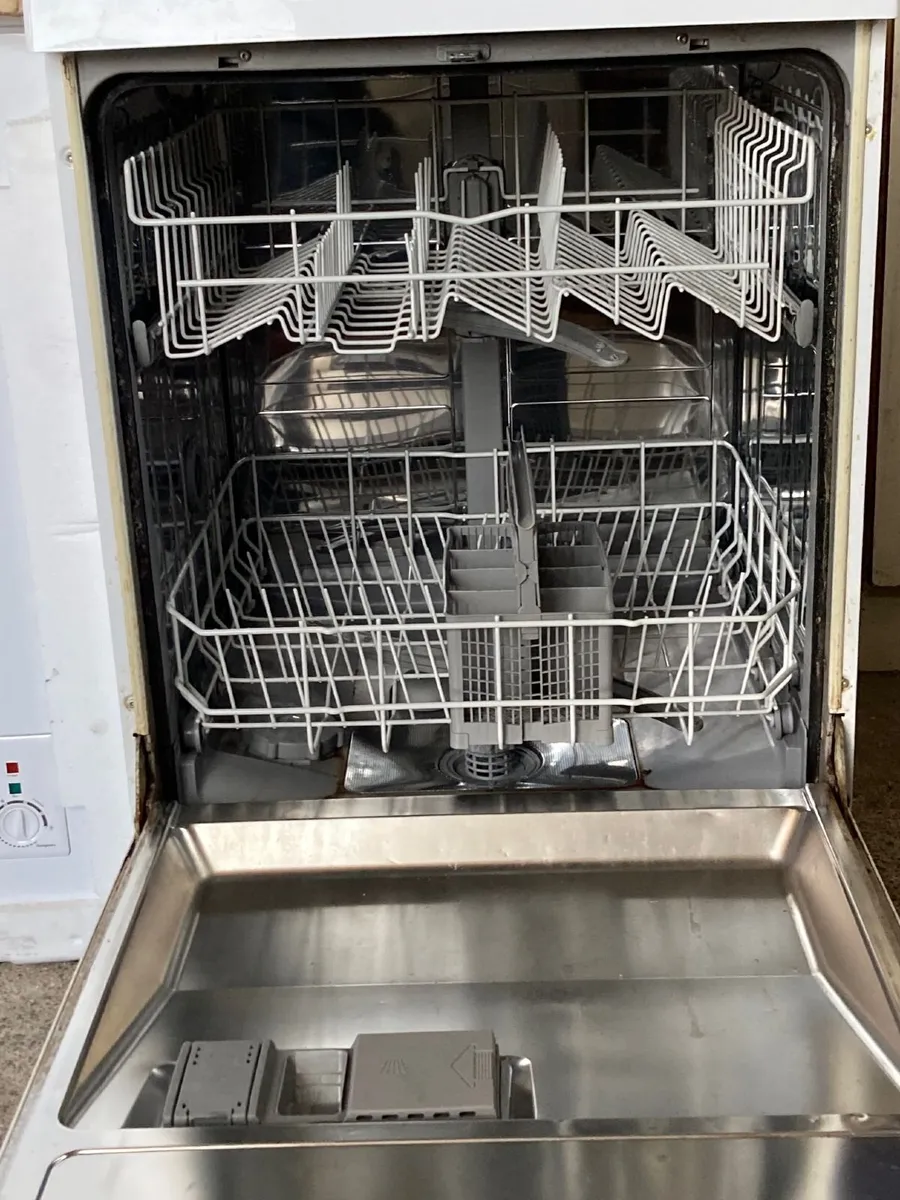 Bosch freestanding dishwasher - Image 4