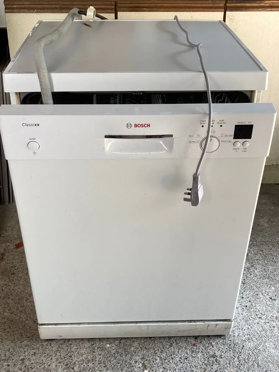 Bosch freestanding dishwasher - Image 1